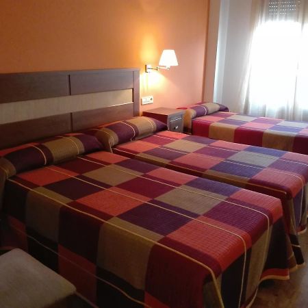 Hostal Patron Кастаньярес-де-Риоха Экстерьер фото