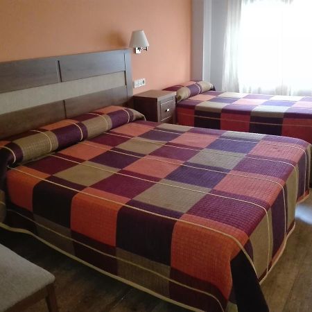 Hostal Patron Кастаньярес-де-Риоха Экстерьер фото