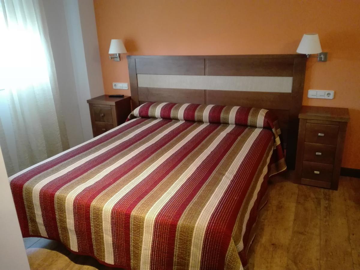 Hostal Patron Кастаньярес-де-Риоха Экстерьер фото