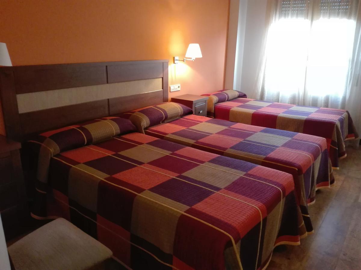 Hostal Patron Кастаньярес-де-Риоха Экстерьер фото